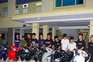 Ninh Bình: Tạm giữ 12 đối tượng mang theo dao phóng lợn lạng lách, đánh võng trên đường