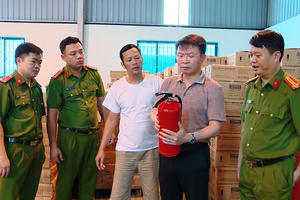 Bắt 2 giám đốc doanh nghiệp sản xuất 2,2 triệu bình chữa cháy giả, trị giá hơn 800 tỷ đồng