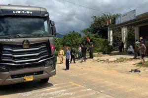 Sau va chạm với xe đầu kéo, 4 học sinh ở Đắk Lắk thương vong