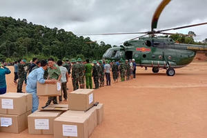 Bộ Quốc phòng điều động 3 trực thăng tới Điện Biên cứu trợ đồng bào