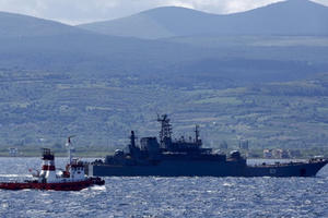 Tàu Nga chở đầy vũ khí khẩn cấp tiến về Syria?