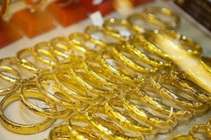 Giá vàng hôm nay 14/4: USD suy yếu, vàng tăng giá mạnh