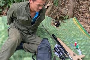 Ôm súng cắt rừng buôn ma túy, điên cuồng chống trả khi bị vây bắt Ôm súng cắt rừng buôn ma túy, điên cuồng chống trả khi bị vây bắt