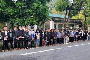 Bắt giữ 54 ‘quái xế’ bốc đầu xe máy, lạng lách, đánh võng trên QL2B