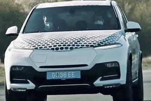 VinFast Lux SA lạ lẫm lộ diện trên đường thử: Có cổng sạc điện, thêm nhiều tính năng mới hơn bản xăng