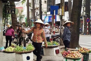 Địa ốc 24h: Vỉa hè "đẻ" ra vàng và chuyện nợ thuế khủng của nhiều doanh nghiệp Địa ốc 24h: Vỉa hè "đẻ" ra vàng và chuyện nợ thuế khủng của nhiều doanh nghiệp