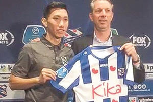 Cơ hội nào để Văn Hậu toả sáng hơn Công Phượng?