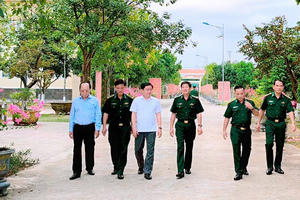 Bí thư Tỉnh ủy Long An thăm và làm việc Bộ Chỉ huy Bộ đội Biên phòng tỉnh