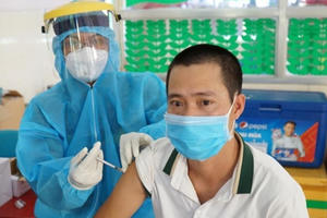 Đang làm rõ nguyên nhân vụ cháy lớn tại kho vải ở Đồng Nai