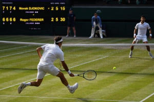 Djokovic thắng Roger Federer trong trận chung kết dài nhất lịch sử của Wimbledon