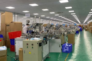 Thợ máy khẩu trang thời dịch: Lúc kiếm tiền tỉ mua nhà, nay chẳng ai thuê