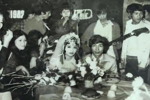 Bằng Kiều hé lộ ảnh đi hát đám cưới năm 9 tuổi, cát sê là một... túi bánh