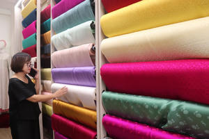 Về với xứ lụa Vạn Phúc...