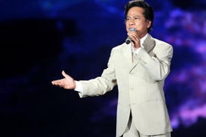 Chế Linh buồn bã thông báo hủy liveshow tối nay tại TP HCM