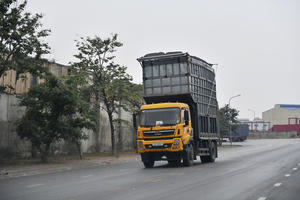 Lực lượng chức năng  Quảng Ninh xử lý triệt để xe siêu cơi nới, hết hạn đăng kiểm tung hoành tại cảng Cái Lân sau loạt bài Pháp luật Việt Nam phản ánh