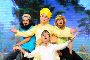 "Bà Tám" Long Nhật khẳng định giới tính thật trên sân khấu