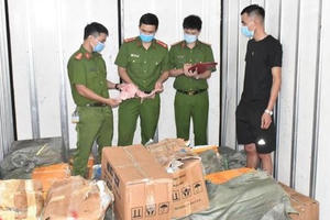 Phát hiện, bắt giữ 3 tấn thực phẩm đông lạnh không nguồn gốc xuất xứ