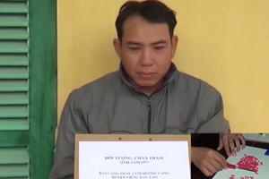 Bắt đối tượng vận chuyển 200 viên hồng phiến từ Lào về Việt Nam