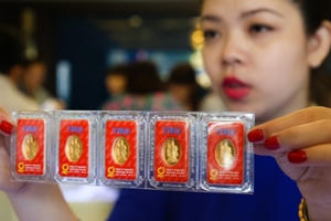 Giá vàng ngày 28/3: "Loanh quanh" mức 33 triệu đồng/lượng