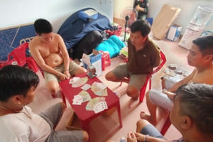 Đồng Nai: Bắt giữ ổ nhóm đánh bạc, thu giữ hàng chục triệu đồng trên chiếu bạc