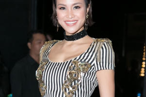 Phương Mai khoe chân dài bất tận tại sự kiện Phương Mai khoe chân dài bất tận tại sự kiện