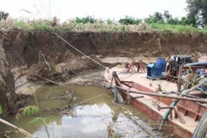 Đắk Nông: Bắt quả tang 4 tàu hút cát trái phép trên sông