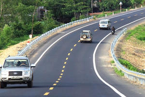 Luật lái xe ở đường Trường Sơn