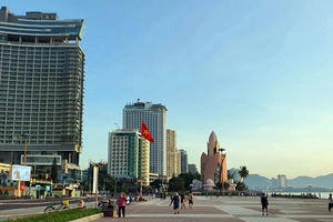 Khánh Hòa: Người vùng vàng được tập thể dục ngoài trời, quán mở bán mang về