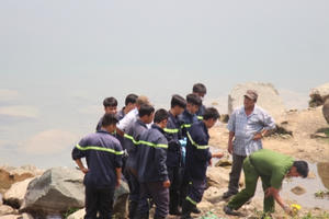 Bình Dương: Rủ nhau trốn học đi nghịch nước, một học sinh lớp 7 tử vong dưới “hồ tử thần”