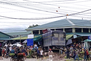 Xe tải lao vào chợ bán chuối ở Quảng Trị khiến 03 người tử vong