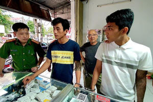 Bắt 2 đối tượng táo tợn đến nhà thờ khống chế người dân cướp tài sản Bắt 2 đối tượng táo tợn đến nhà thờ khống chế người dân cướp tài sản