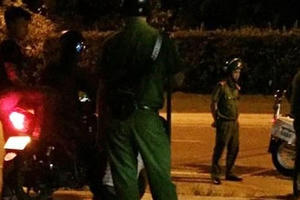 Phú Quốc: Cảnh sát nổ súng thị uy nhóm côn đồ quậy phá gia đình bị đuổi khỏi Villa