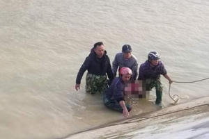 Nghệ An: Thi thể học sinh lớp 3 được tìm thấy cách nơi gặp nạn khoảng 2,5 km