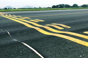 Đóng cửa đường băng sân bay Nội Bài để sửa chữa khẩn cấp