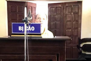 42 tháng tù cho bố đẻ dâm ô nhiều lần với con gái