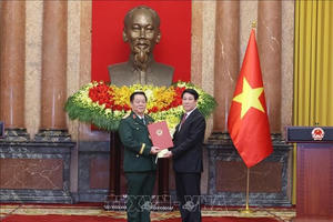 Trao quyết định bổ nhiệm Chủ nhiệm Tổng cục Chính trị