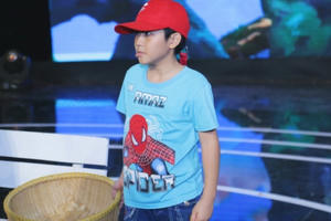 Bất ngờ tài diễn xuất của “hotboy nhí” 8 tuổi tại Tiếu Lâm Tứ Trụ Nhí