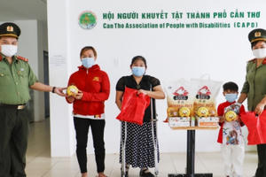 Công an TP Cần Thơ trao hơn 1.500 phần quà cho con CBCS mắc bệnh hiểm nghèo