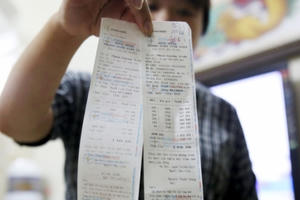 Slide - Điểm tin thị trường: Giá điện bán buôn tăng, tối đa 1.658 đồng/kWh