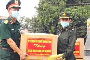 Trao tặng vật tư y tế phòng dịch Covid-19 cho Quân đội Hoàng gia Campuchia Trao tặng vật tư y tế phòng dịch Covid-19 cho Quân đội Hoàng gia Campuchia