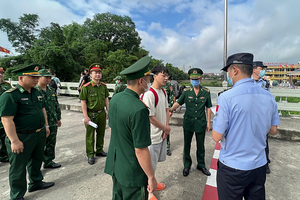 Trục xuất công dân Trung Quốc nhập cảnh trái phép vào Móng Cái