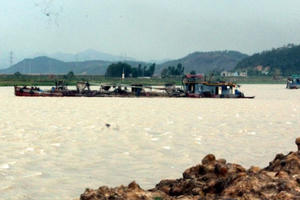 Bắc Giang: Chủ tịch UBND huyện Yên Dũng bị phê bình vì để "cát tặc" lộng hành