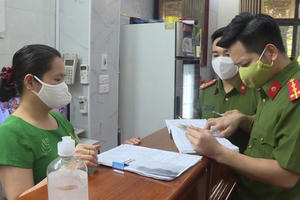 Công an Phú Thọ "đi từng ngõ, gõ từng nhà” để ngăn ngừa dịch Covid-19