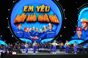 Concert “Đất Mỏ anh hùng” bùng nổ cảm xúc bên bờ vịnh Hạ Long