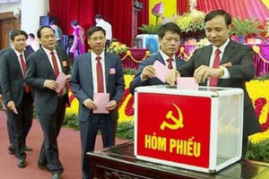 Không để lọt vào cấp ủy những người không bảo đảm tiêu chuẩn Không để lọt vào cấp ủy những người không bảo đảm tiêu chuẩn