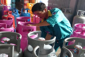 Giá gas giảm 4.500 đồng mỗi bình