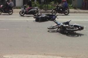 Bình Dương: Đôi nam nữ vừa đi chơi Lễ về đã bị xe máy tông trọng thương