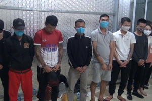 Bất chấp lệnh cấm, 11 thanh niên nam nữ vẫn "bay lắc" ma tuý trong quán karaoke