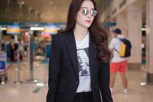 Nam Em thần thái như sao Hàn xuất hiện tại sân bay