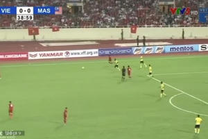 Xem lại bàn thắng ngẫu hứng của Quang Hải vào lưới Malaysia